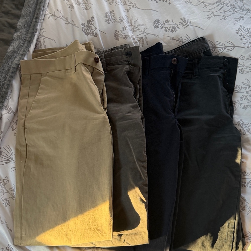 GAP Men's Black and Olive Chinos